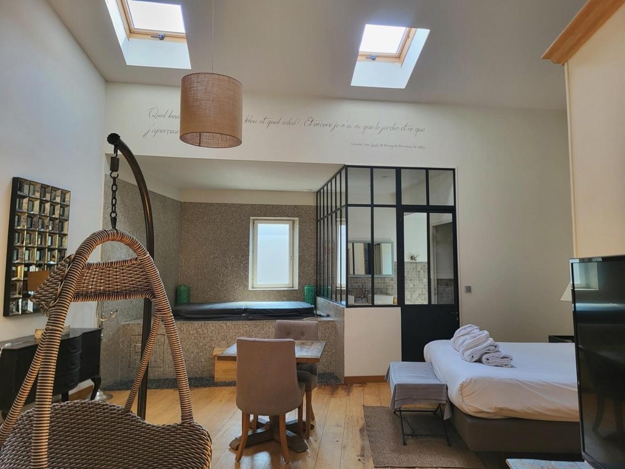 Maison D'Hotes Les Varietes Saint-Remy-de-Provence Bagian luar foto